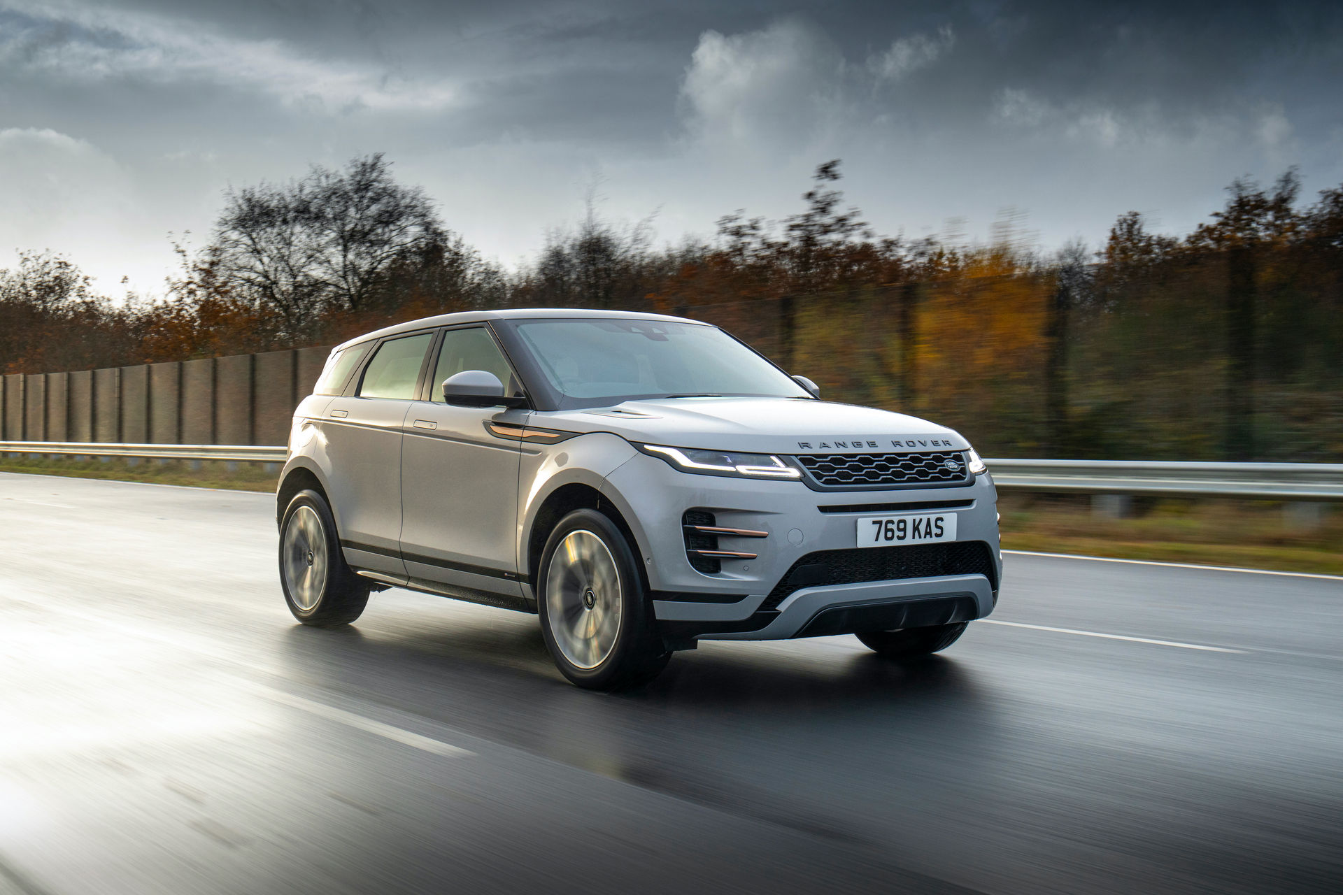 Nuova Range Rover Evoque Ibrida motore prestazioni autonomia e prezzo