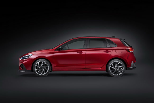 Fiancata nuova Hyundai i30 compatta 2020