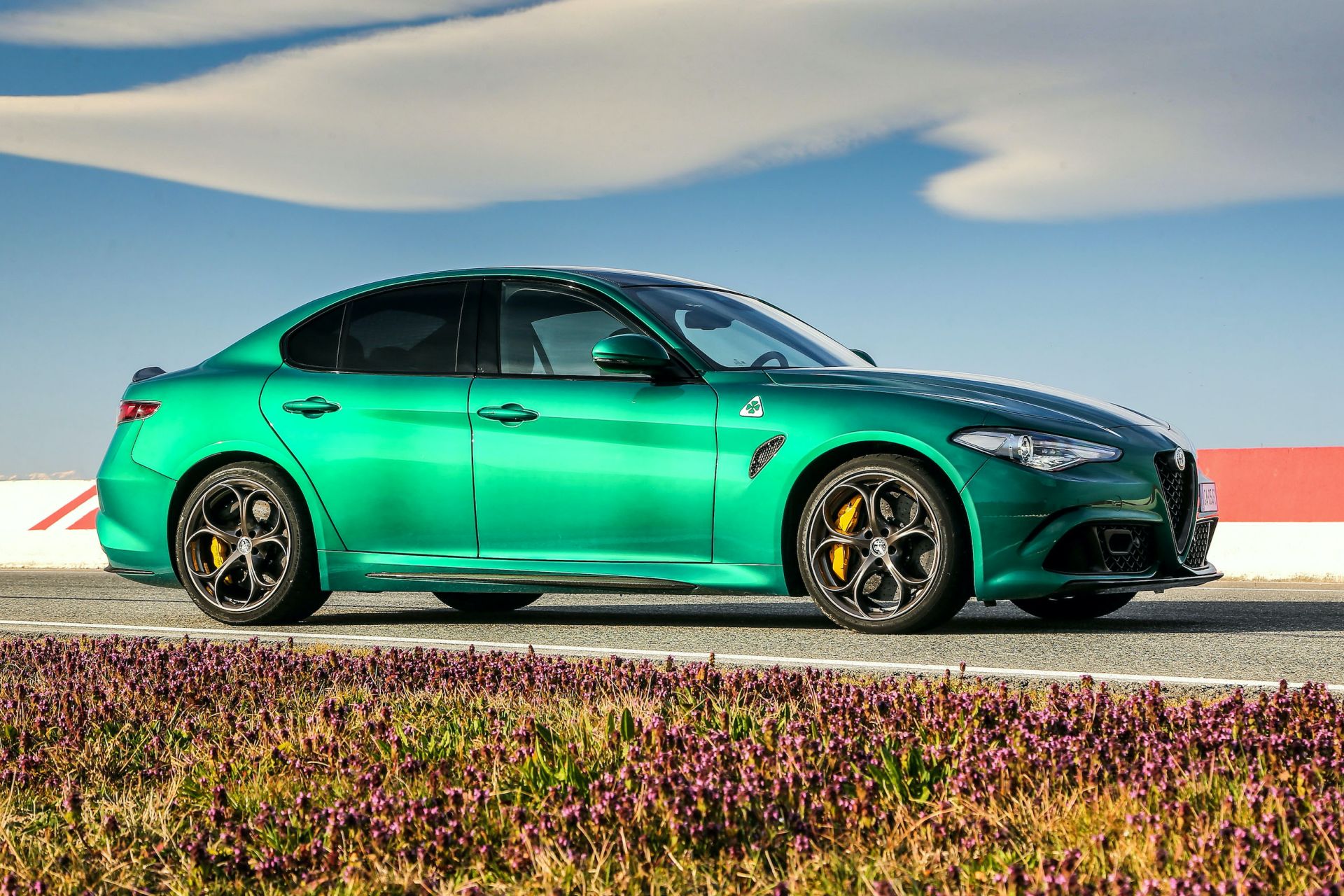 Immagine Fiancata Nuova Alfa Romeo Giulia Quadrifoglio 2020