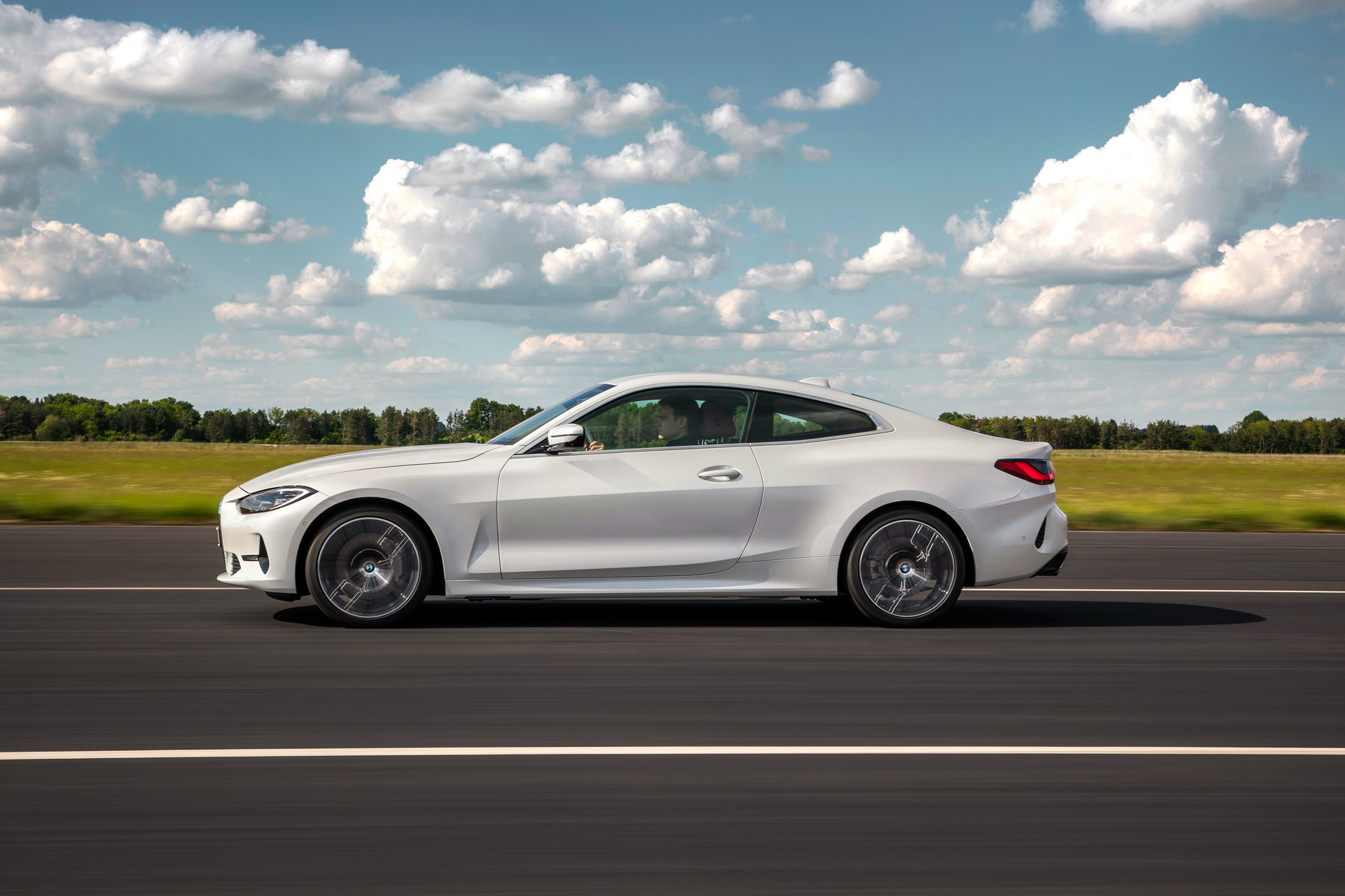 Foto fiancata nuova BMW Serie 4 2020