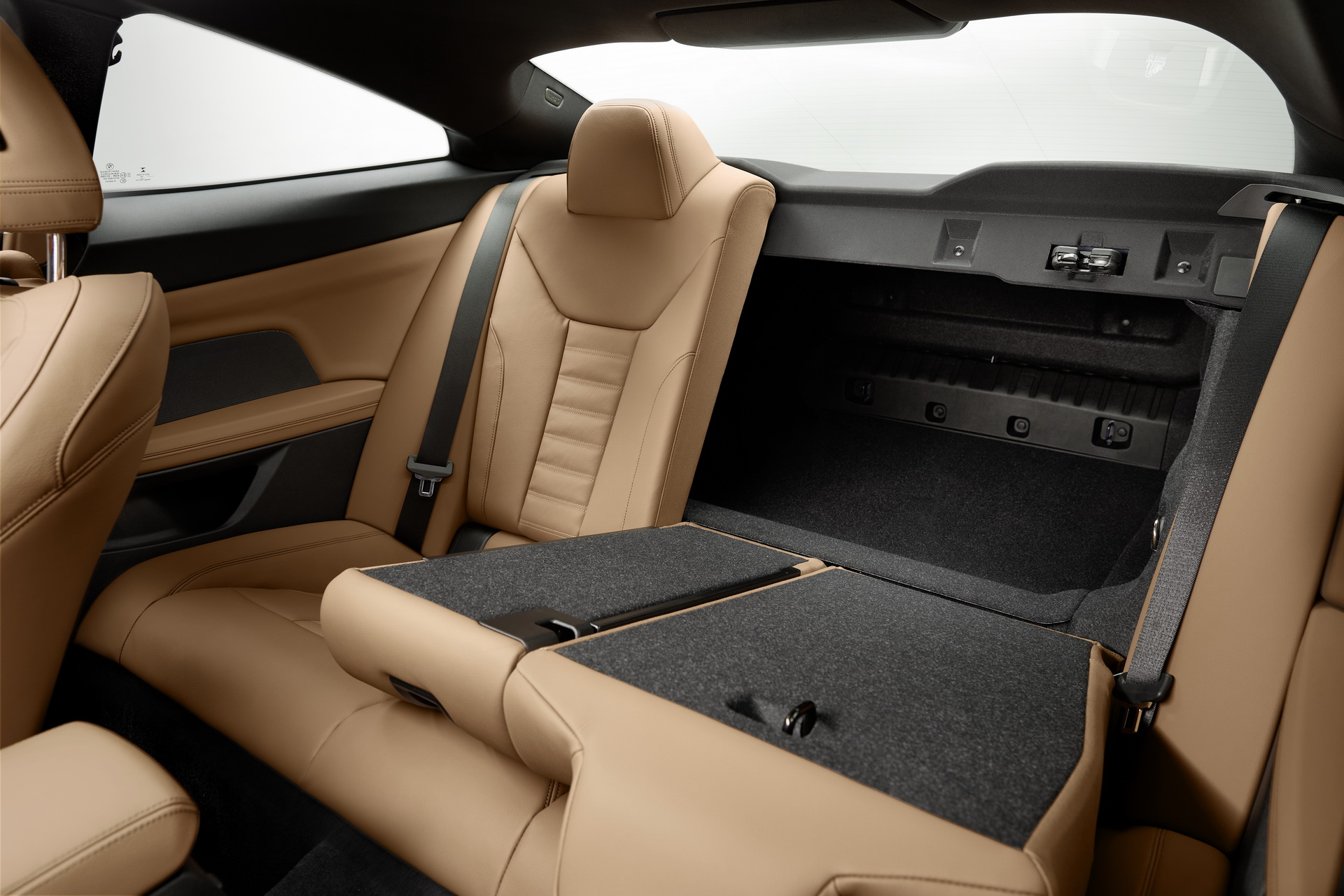 Immagine interni sedile posteriore nuova BMW Serie 4 2020