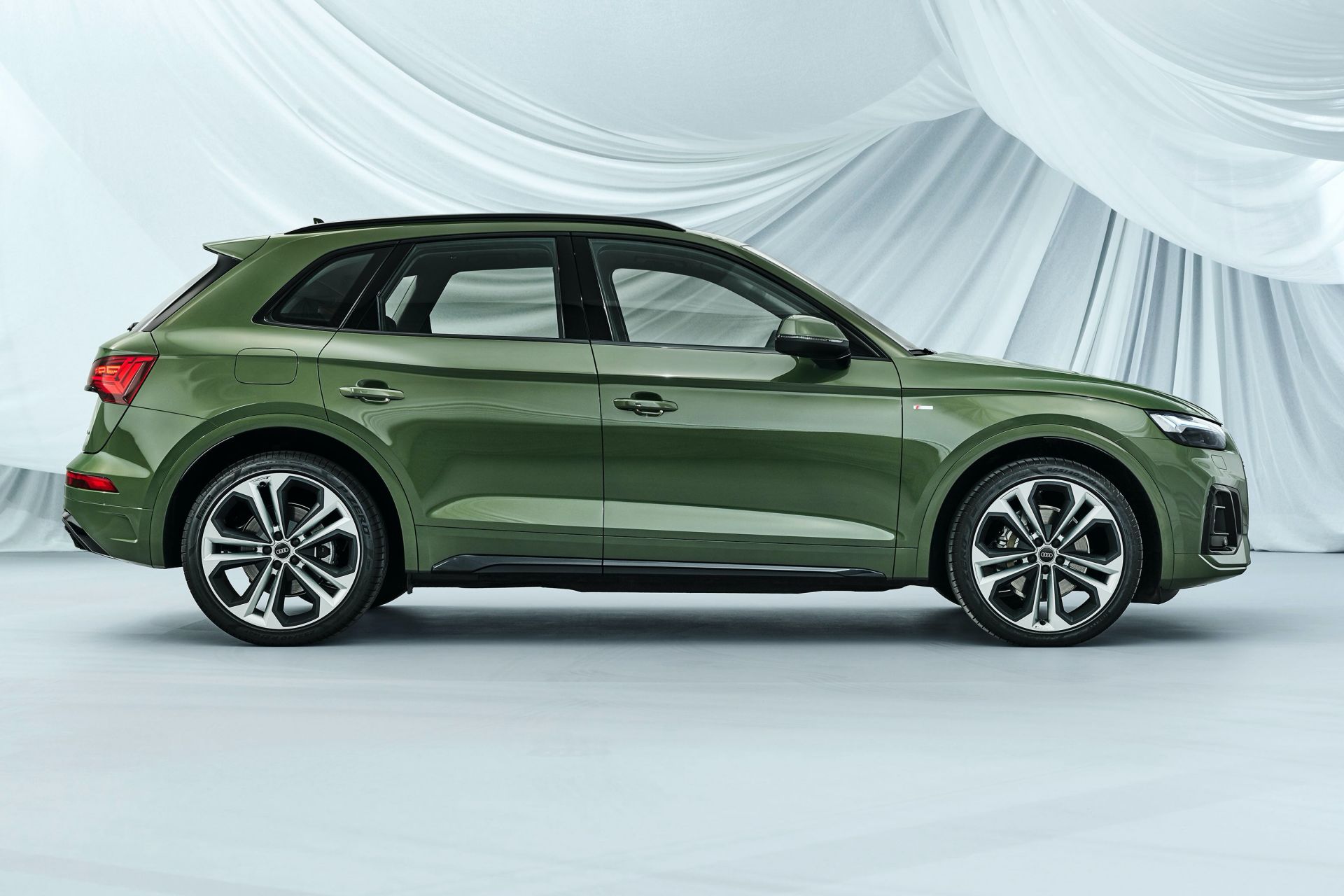 Foto Fiancata nuova Audi Q5 2020