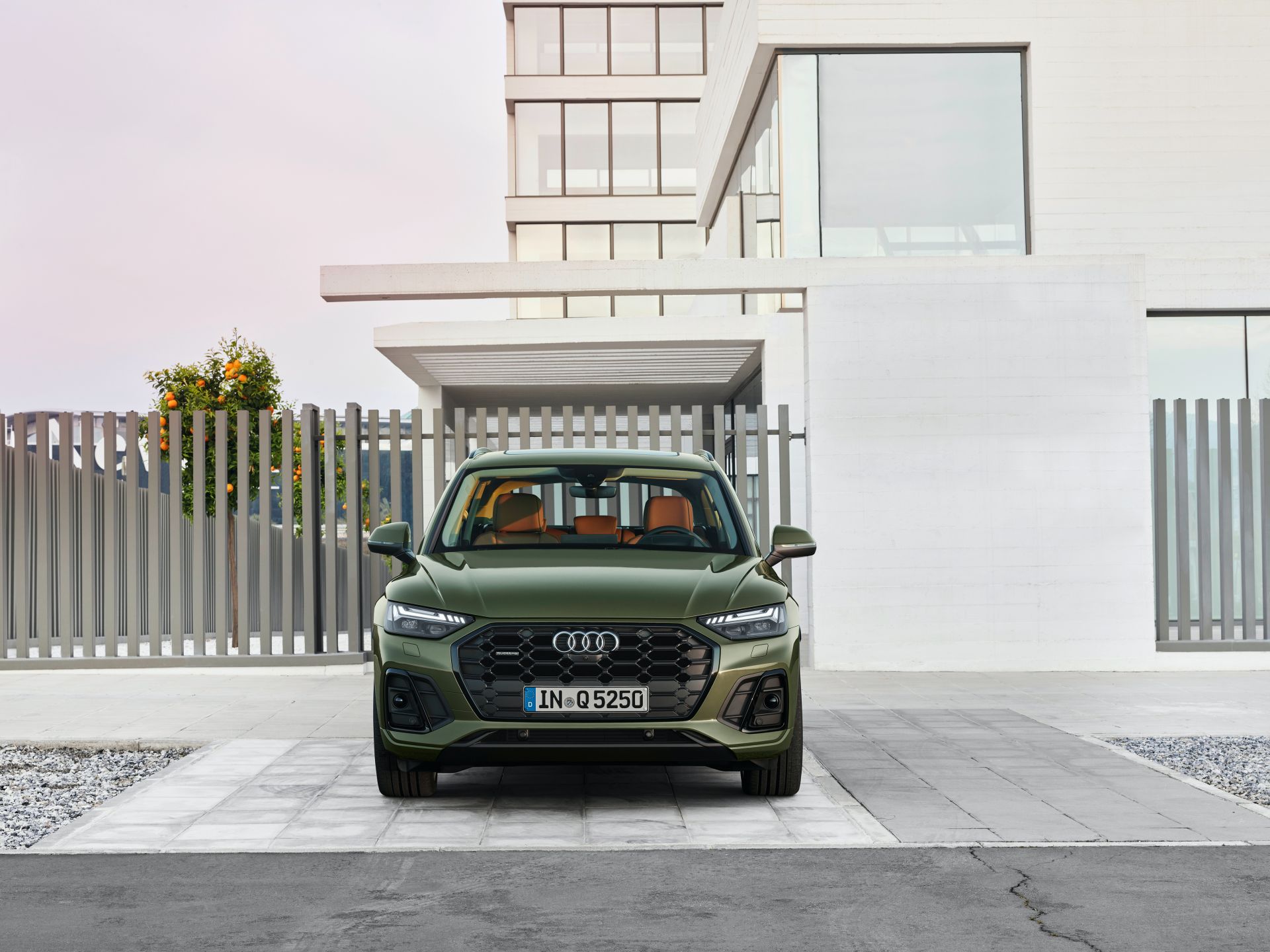 Foto frontale nuovo Audi Q5 2020