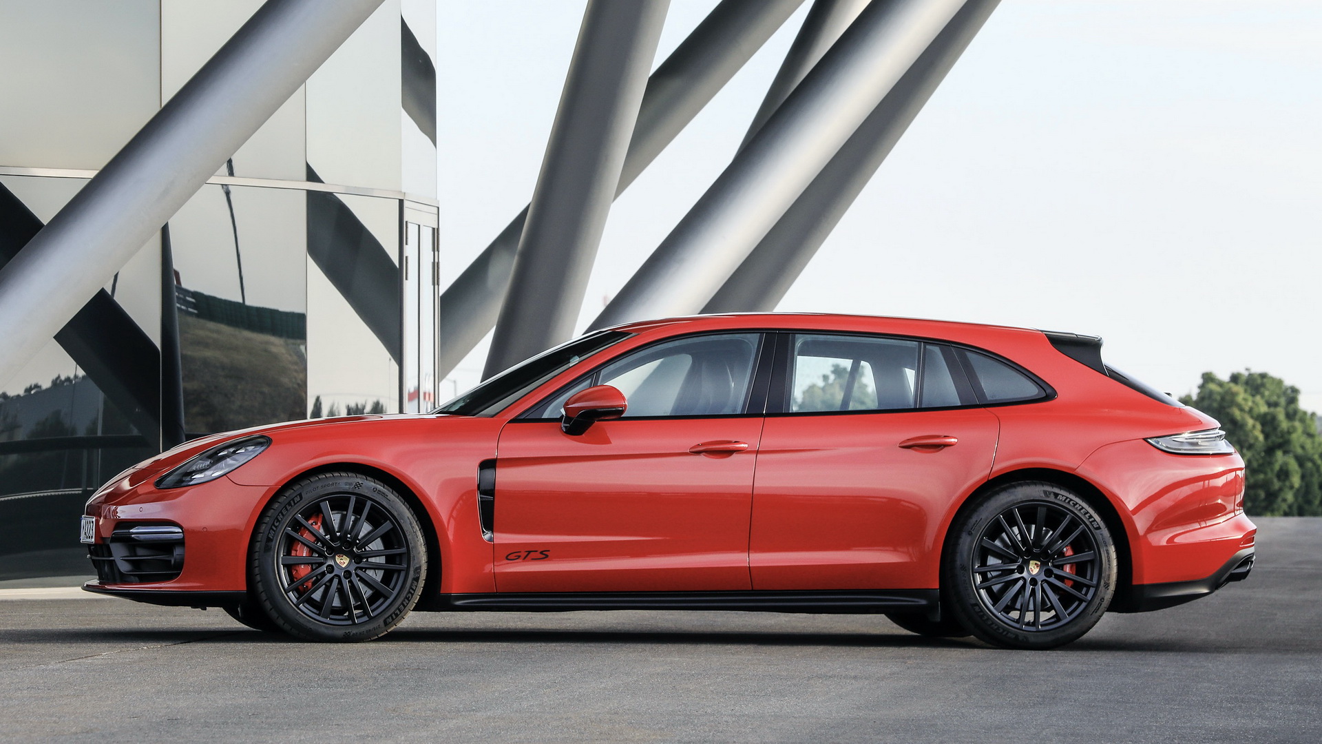 Immagine fiancata nuova Porsche Panamera 2020