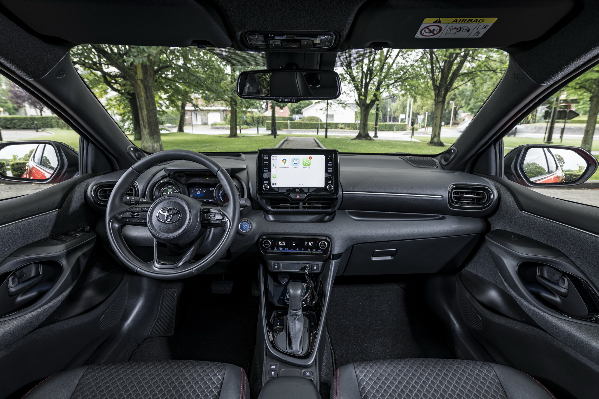 Immagine interni nuova Toyota Yaris 2020