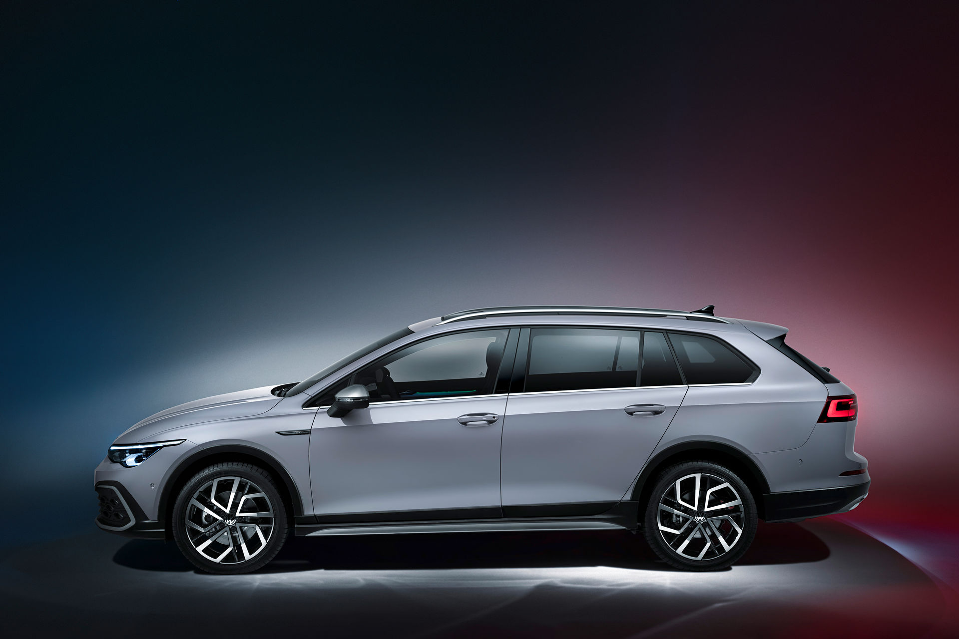 Immagine fiancata nuova VW Golf 8 SW Alltrack