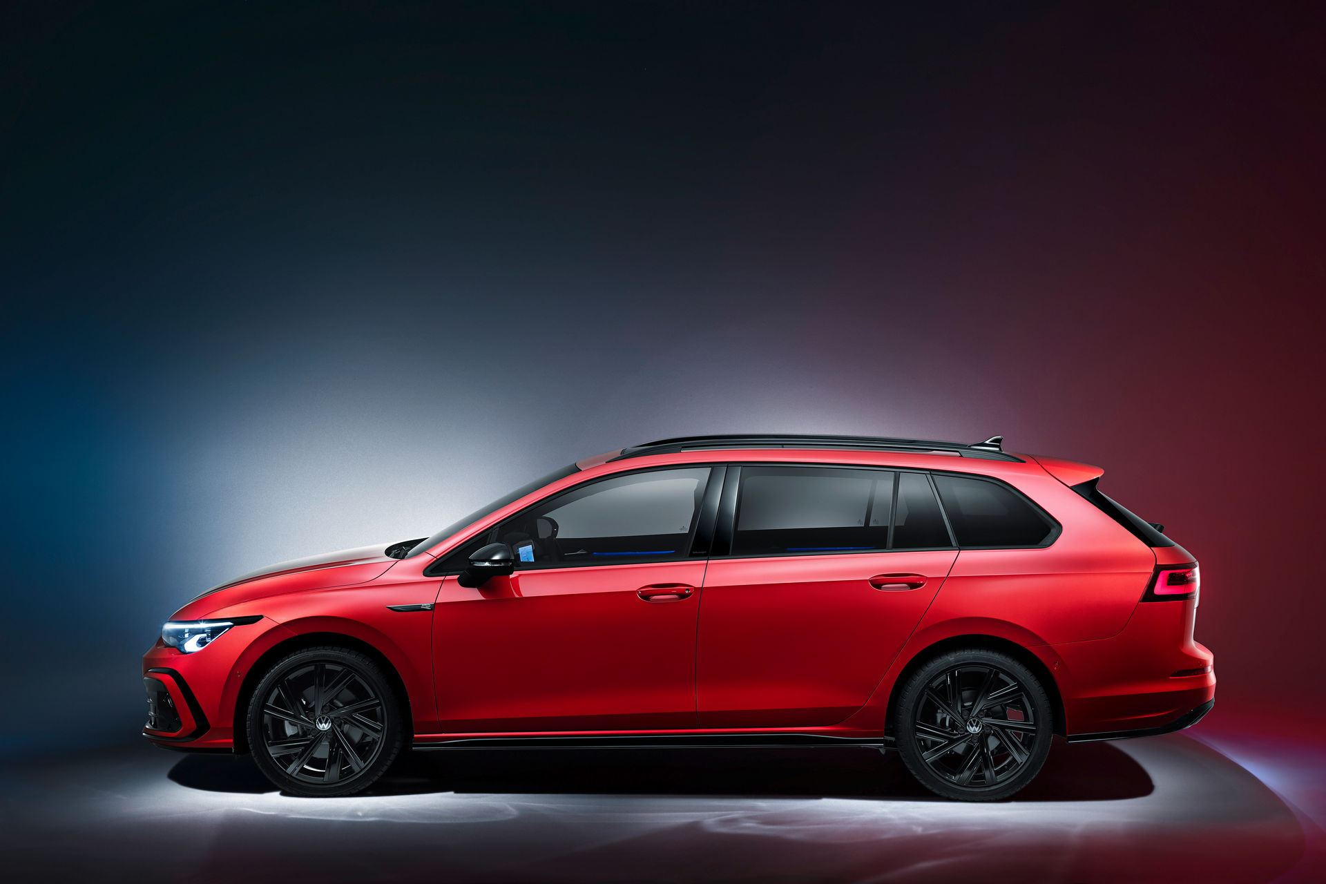 Immagine fiancata nuova VW Golf 8 SW Variant