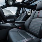 Interni con sedili in pelle nuovo Toyota Rav4 Plug in Hybrid 2021