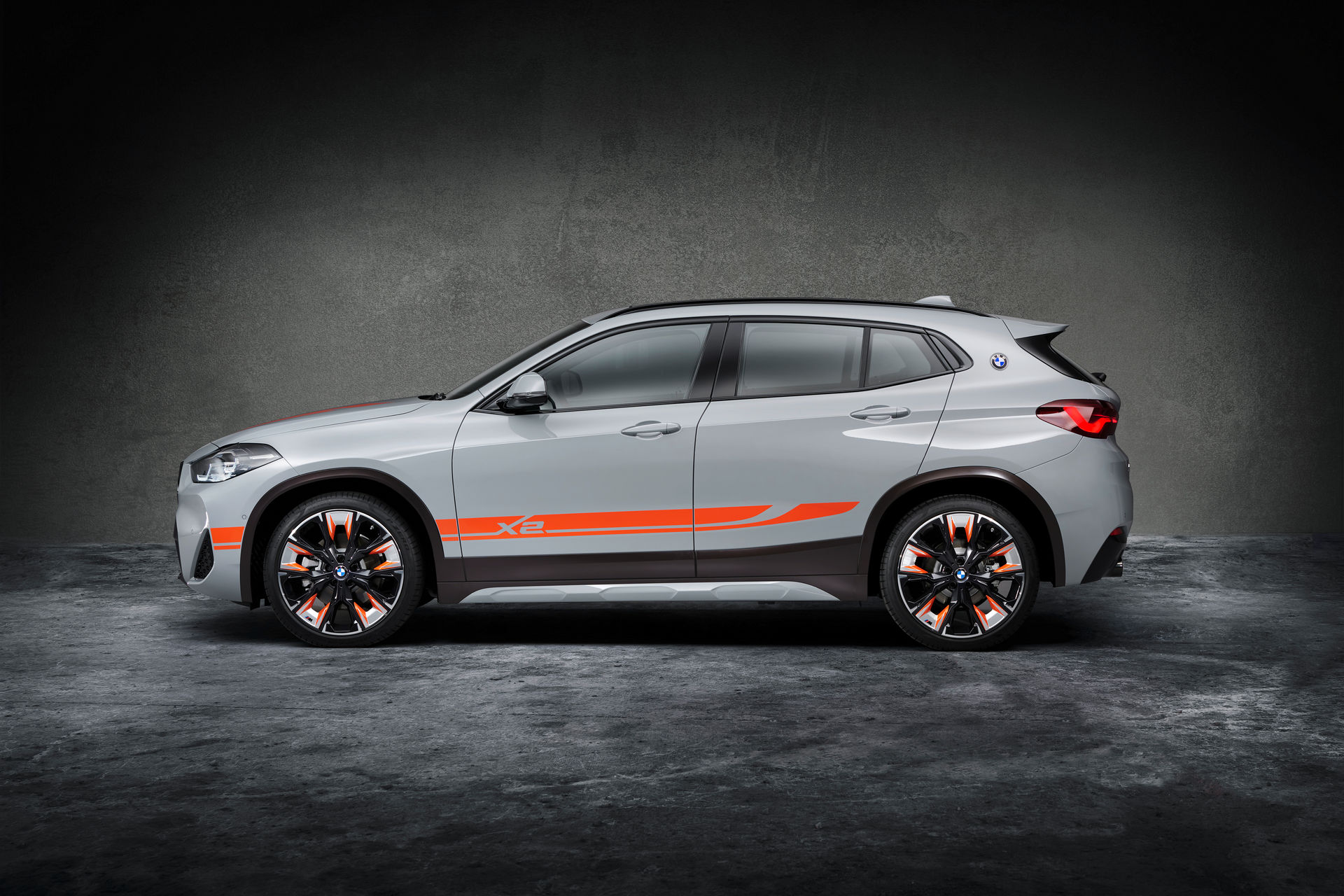 Immagine fiancata nuova BMW X2 M Mesh Edition 2021