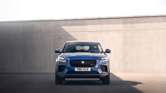 Immagine frontale nuova Jaguar E Pace 2021