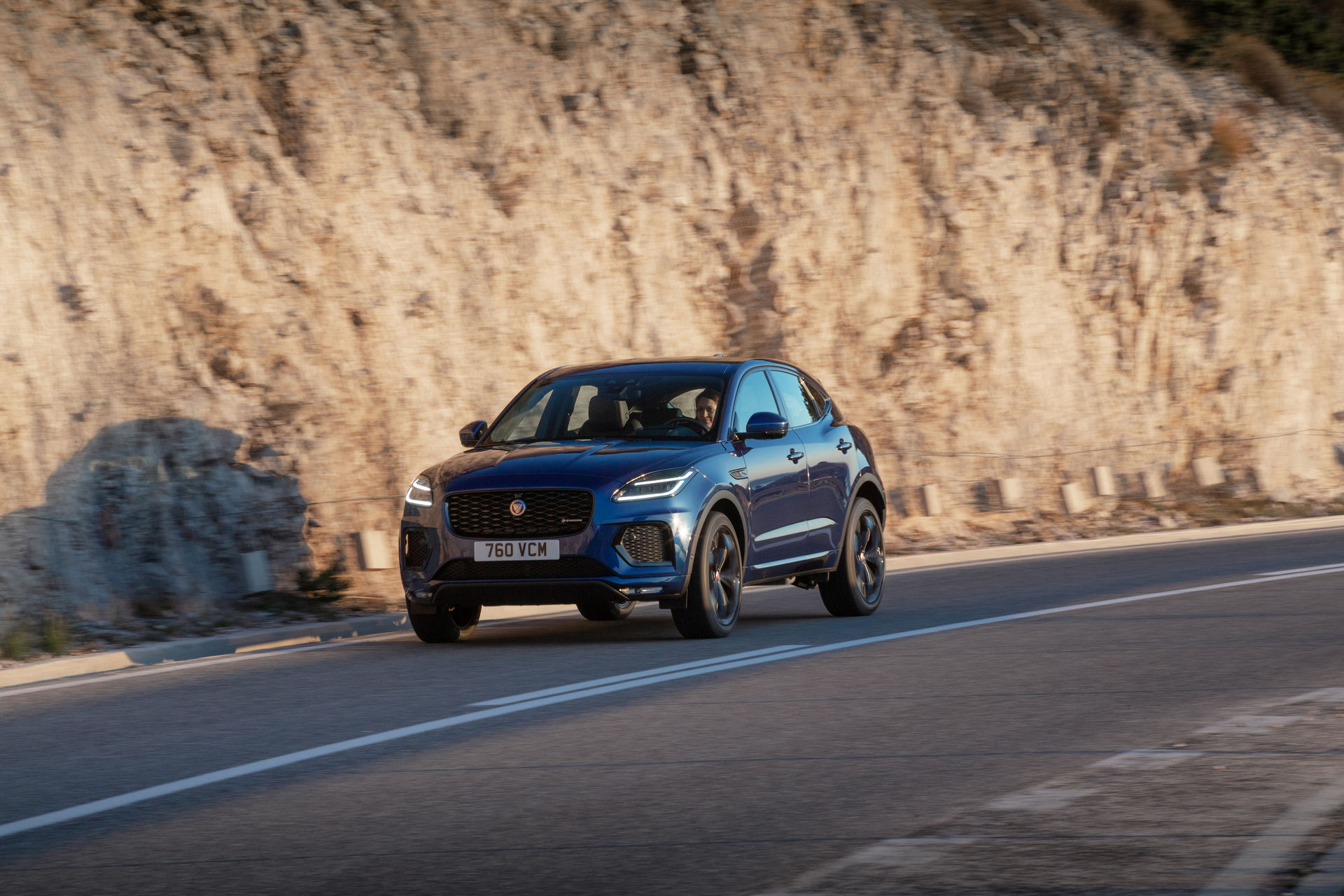 Nuovi fari a Led Jaguar E Pace 2021