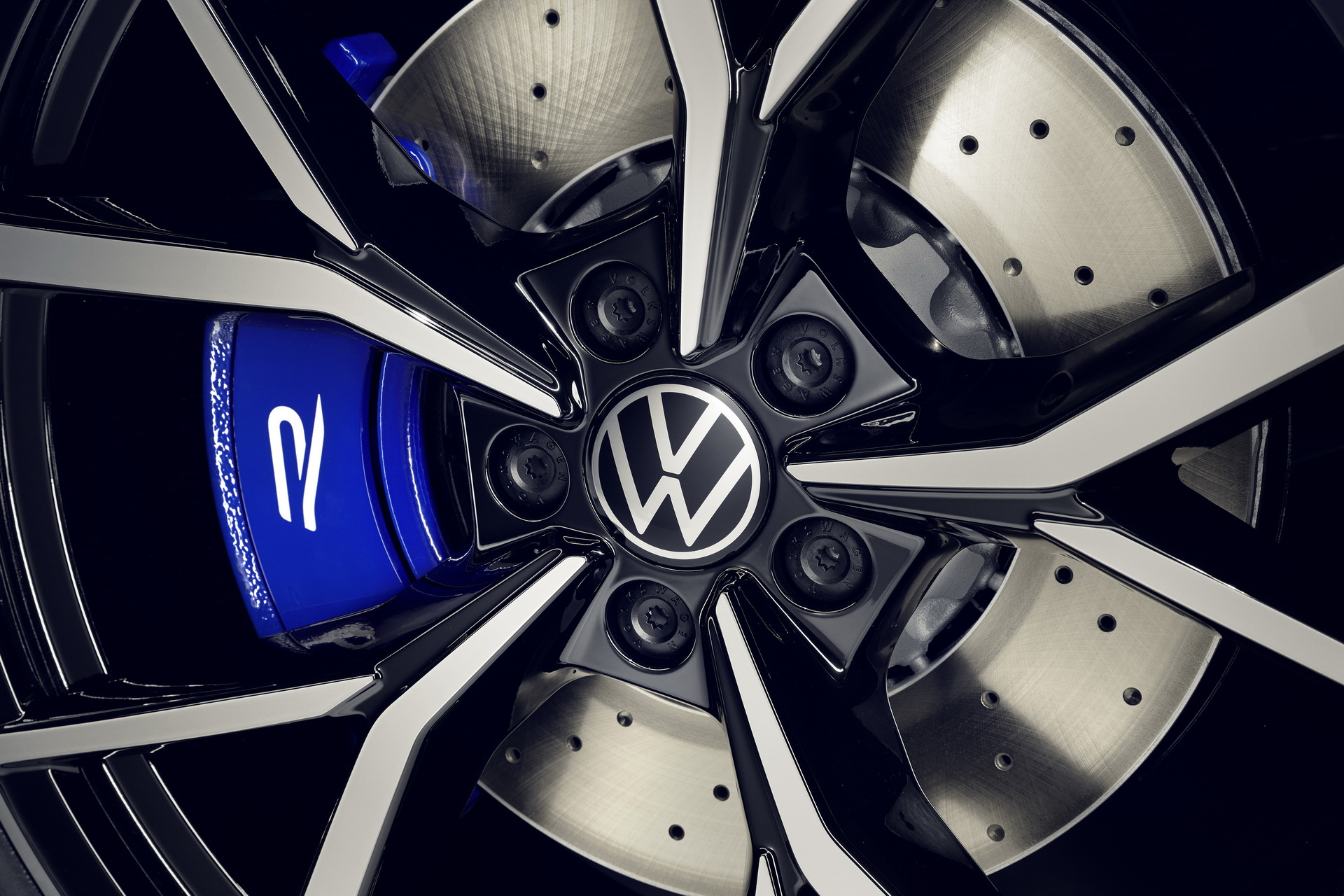 Dettagli nuovo Volkswagen Tiguan R 2021
