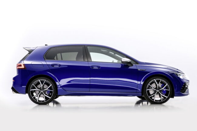 Foto fiancata nuova Volkswagen Golf R 2021