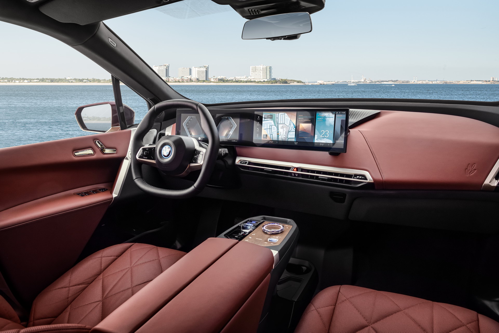 Foto interni nuova BMW iX 2021 elettrica