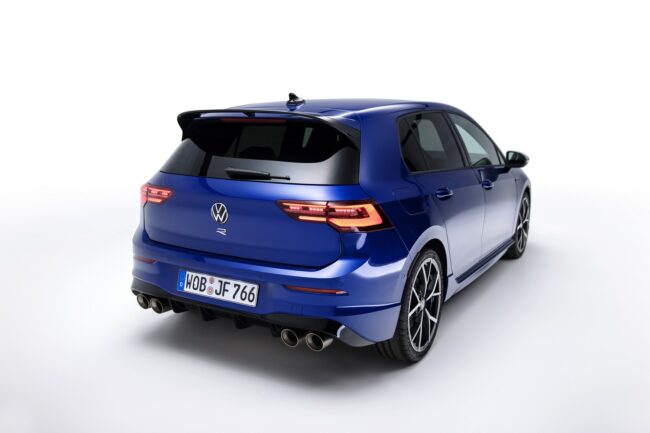 Foto posteriore nuova Volkswagen Golf R 2021