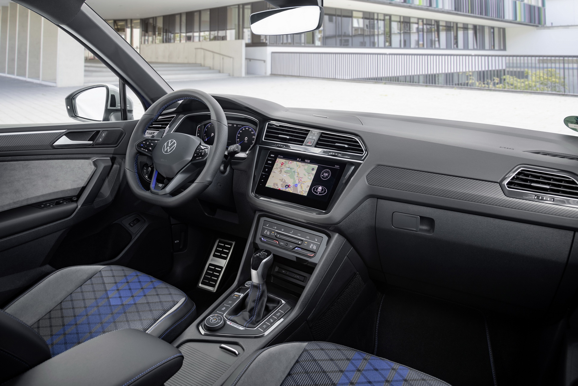 Immagine interni nuovo Volkswagen Tiguan R 2021
