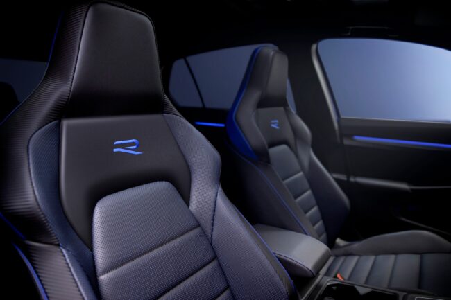 Sedili sportivi in pelle con logo R VW Golf