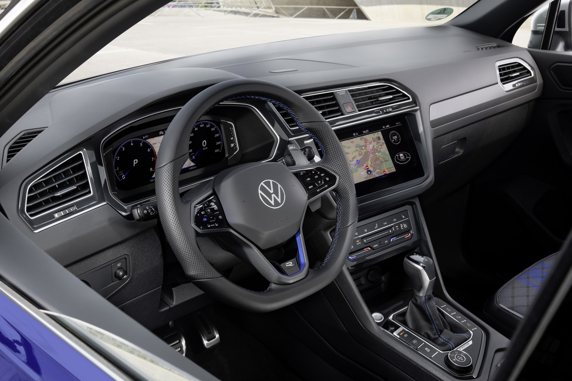 Volante e plancia nuovo Volkswagen Tiguan R 2021