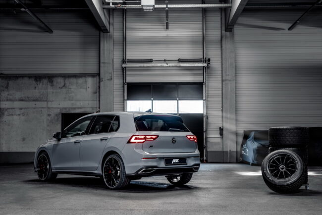 Nuova Volkswagen Golf 8 con kit ABT Nuova Volkswagen Golf 8 con kit ABT