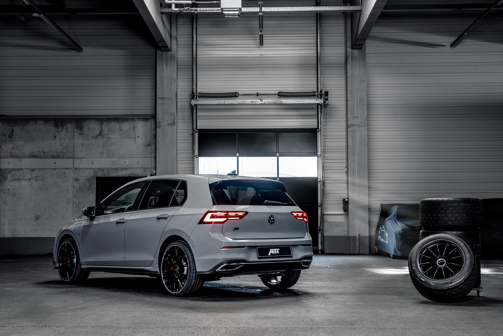 Nuova Volkswagen Golf 8 con kit ABT