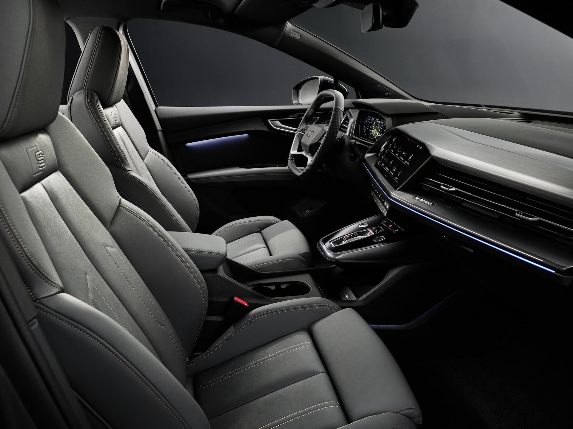Immagine abitacolo nuova Audi Q4 e tron
