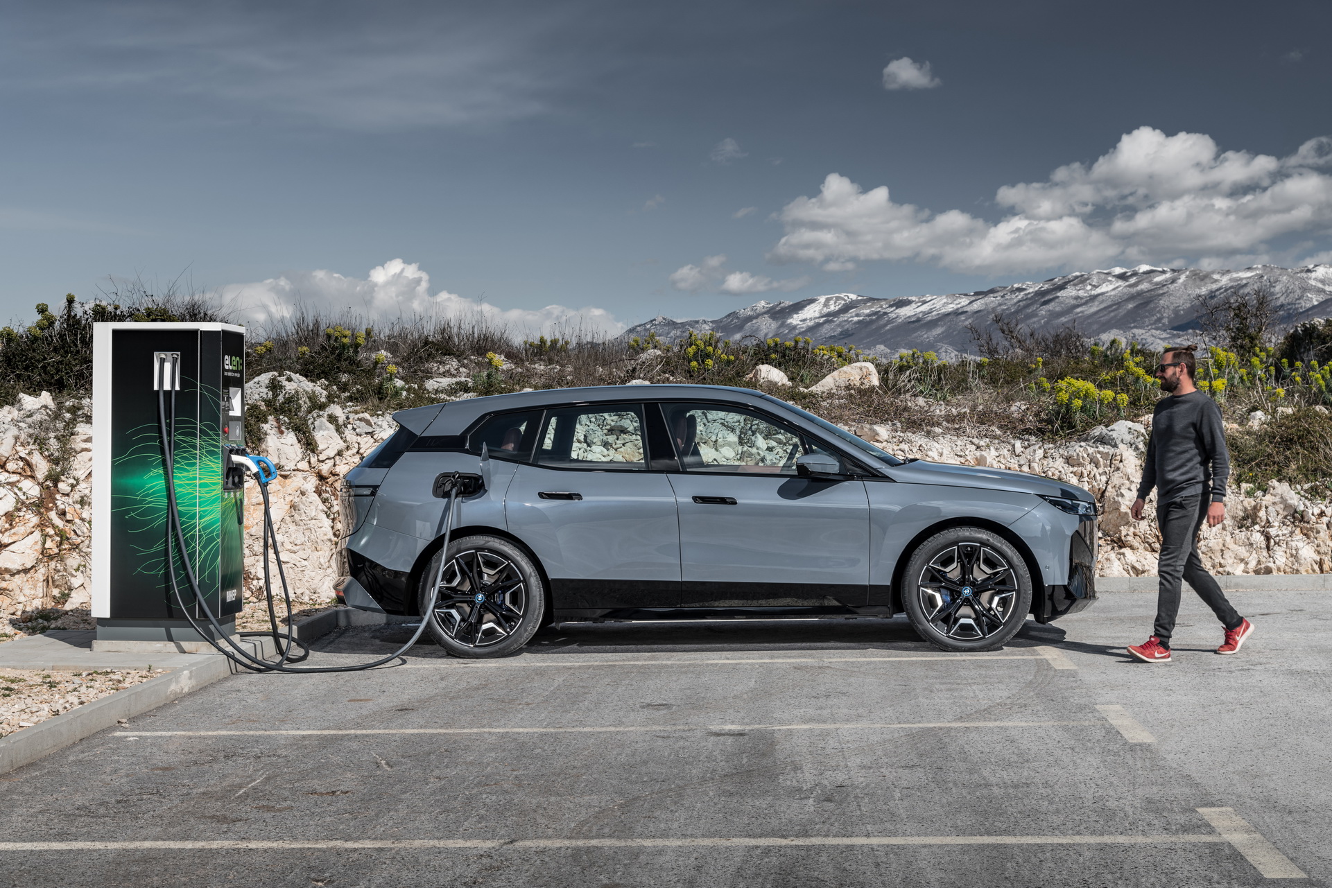 Nuovo suv elettrico BMW iX XDrive Autonomia