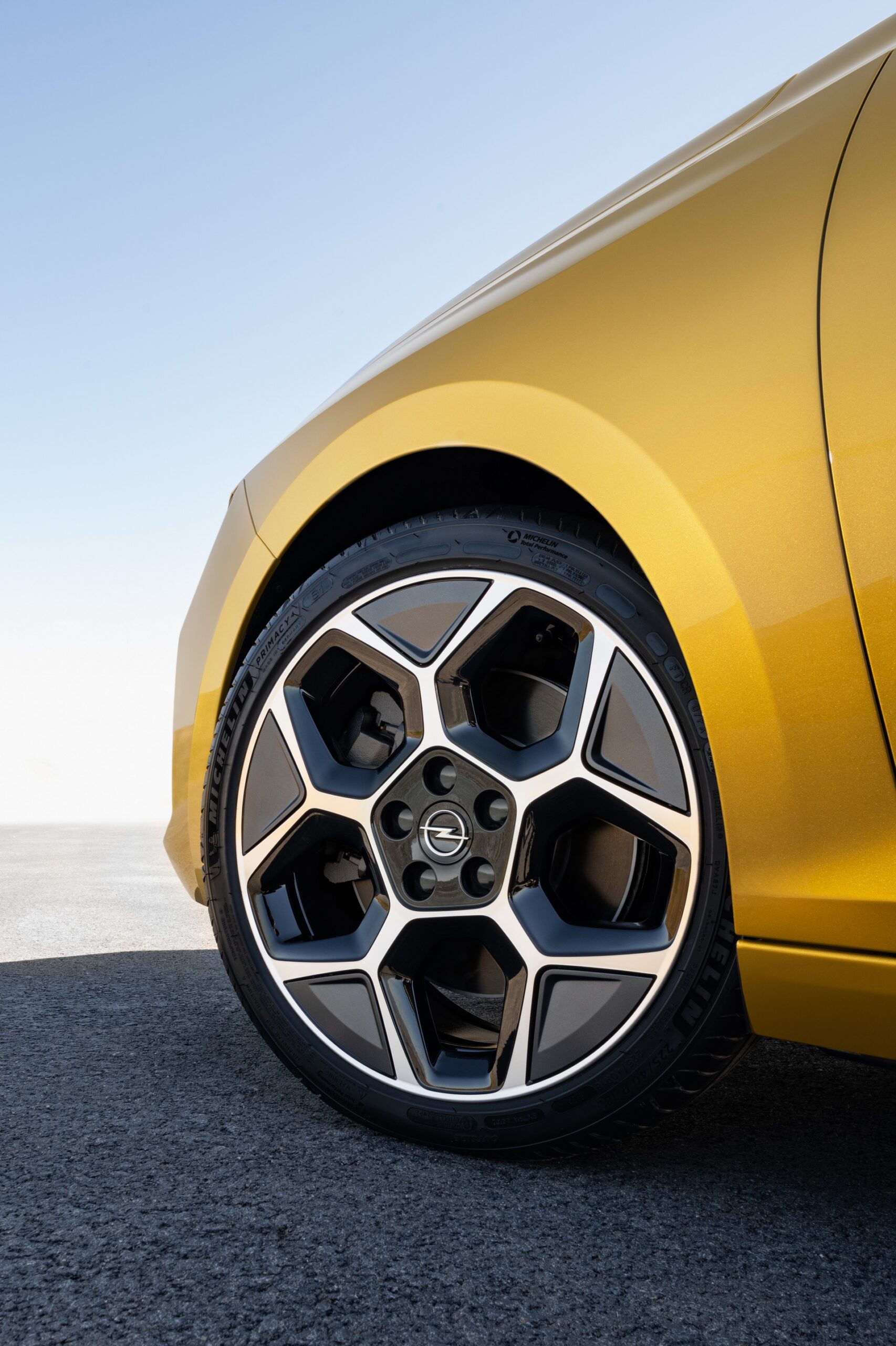 Dettaglio cerchi nuova Opel Astra 2022