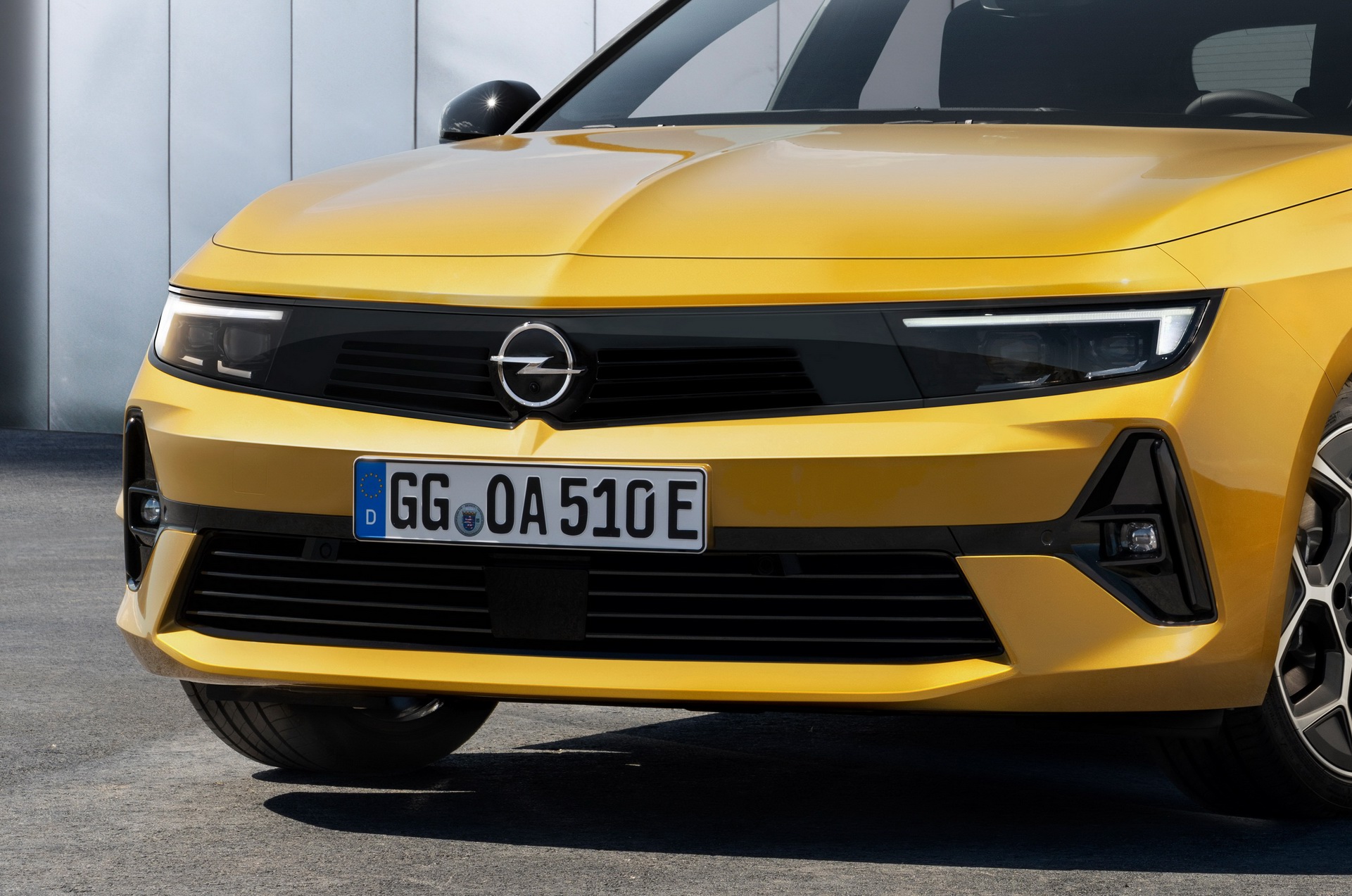 Dettaglio frontale nuova Opel Astra 2022