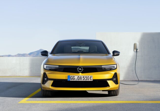 Immagine frontale nuova Opel Astra 2022