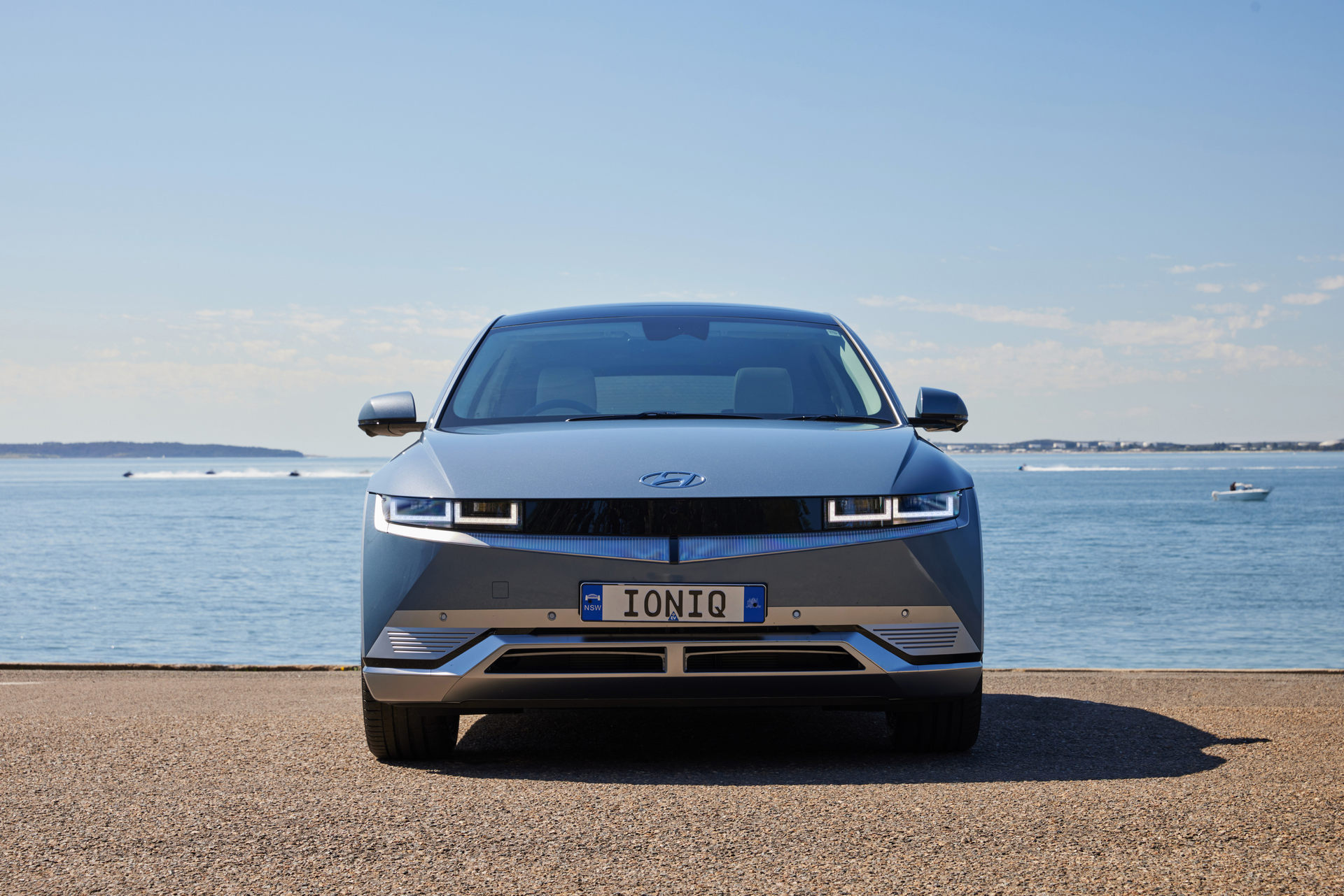 Foto frontale nuova auto elettrica Hyundai IONIQ 5