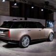 Immagine fiancata e posteriore nuovo Range Rover 2022