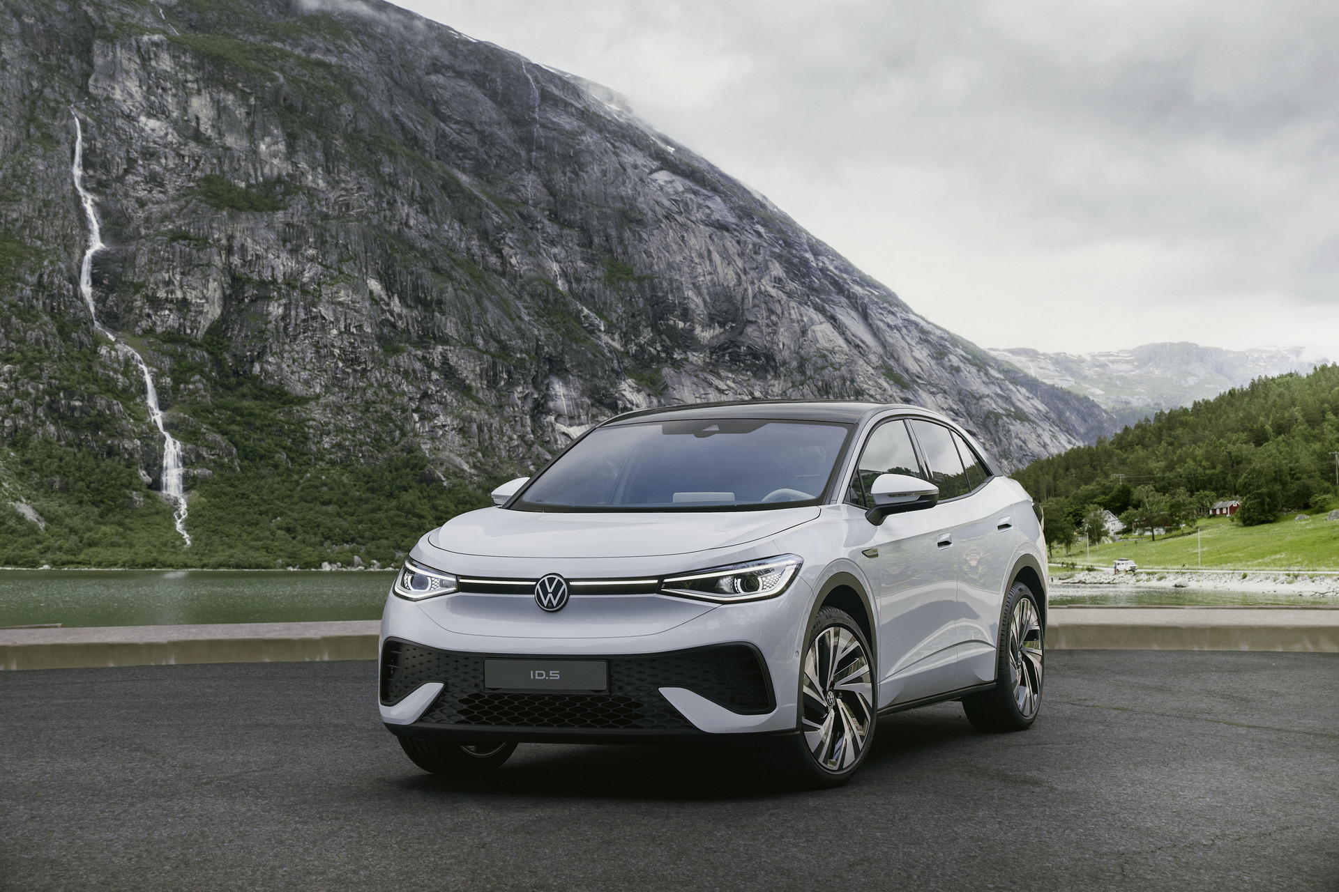 Immagine frontale nuova VW ID.5