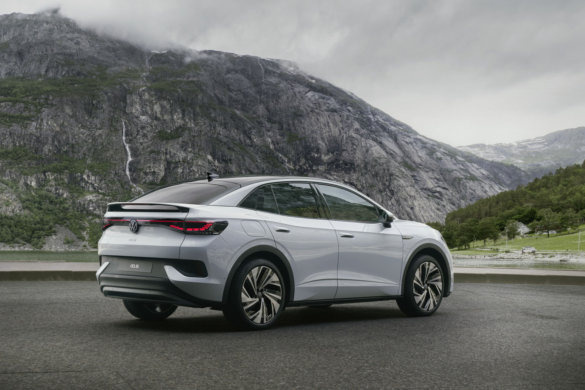 Immagine posteriore nuova VW ID. 5