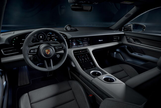 Foto interni nuova Porsche Turbo S Taycan Sport Turismo 2022 Foto interni nuova Porsche Turbo S Taycan Sport Turismo 2022