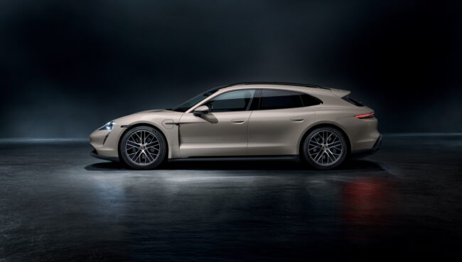 Immagine fiancata Porsche Taycan 4S 2022 Immagine fiancata Porsche Taycan 4S 2022