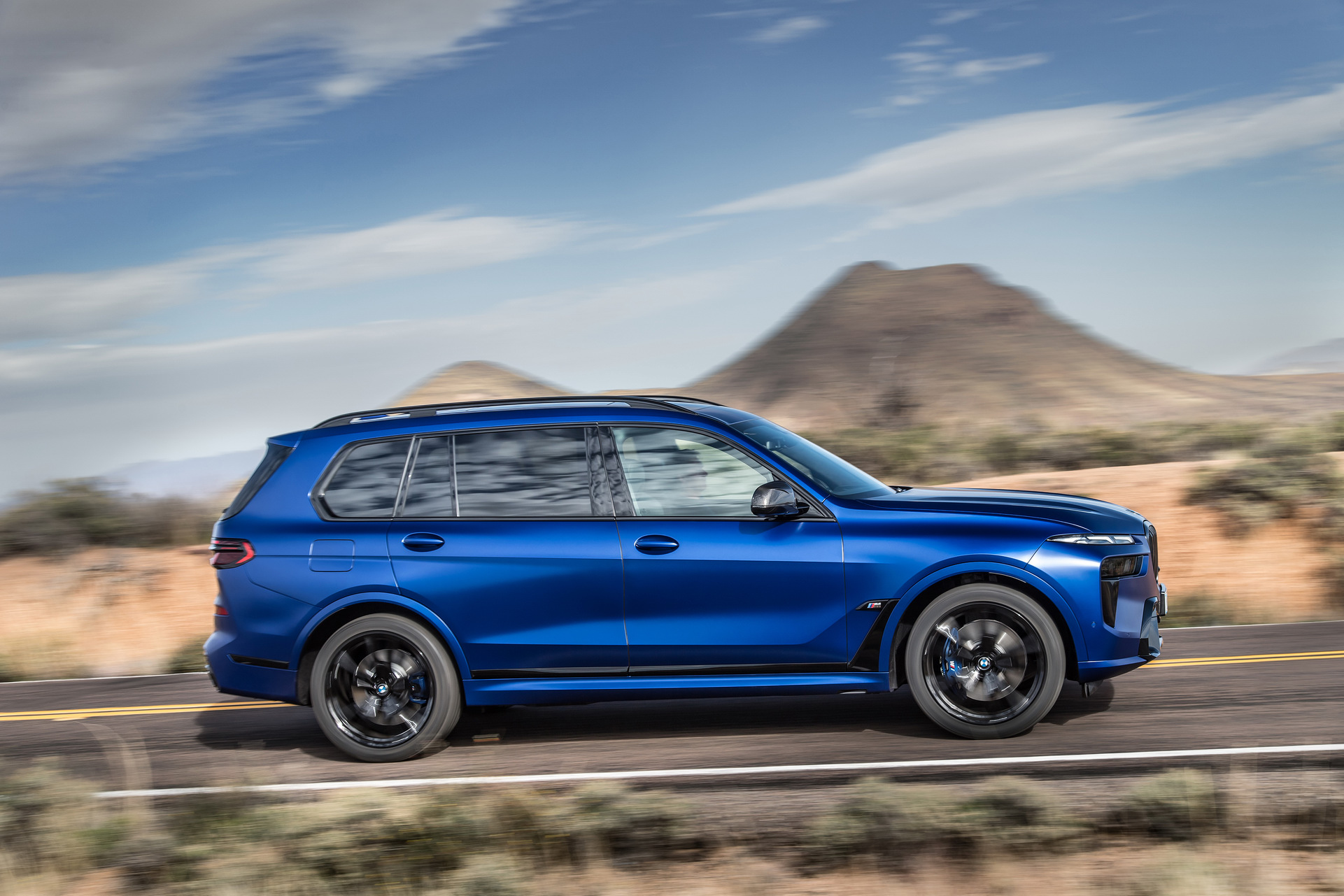 Foto fiancata nuova BMW X7 2022