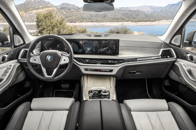 Immagine interni nuovo BMW X7 2022 restyling