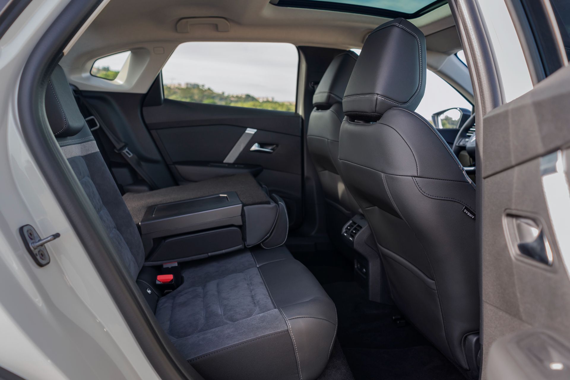 Immagine abitacolo nuovo Citroen C4X 2022