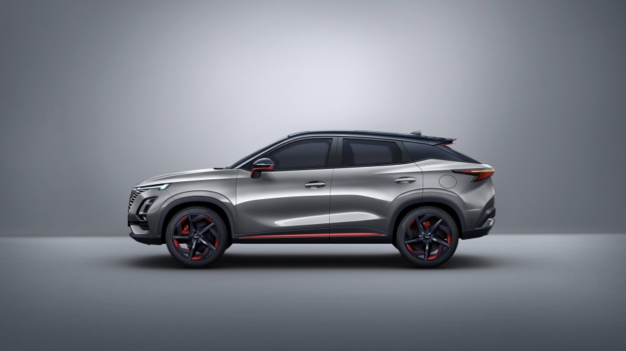 Fiancata nuovo suv cinese Chery OMODA 5