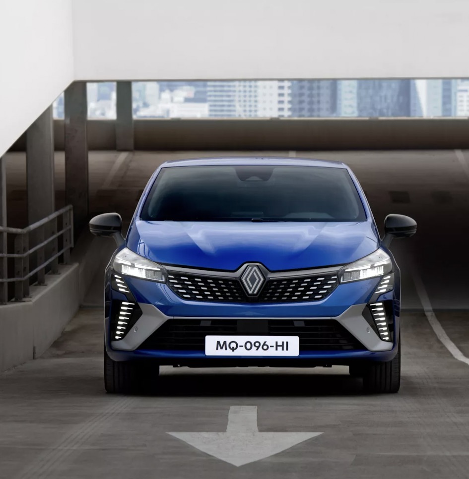 Foto nuova Renault Clio 2023 restyling