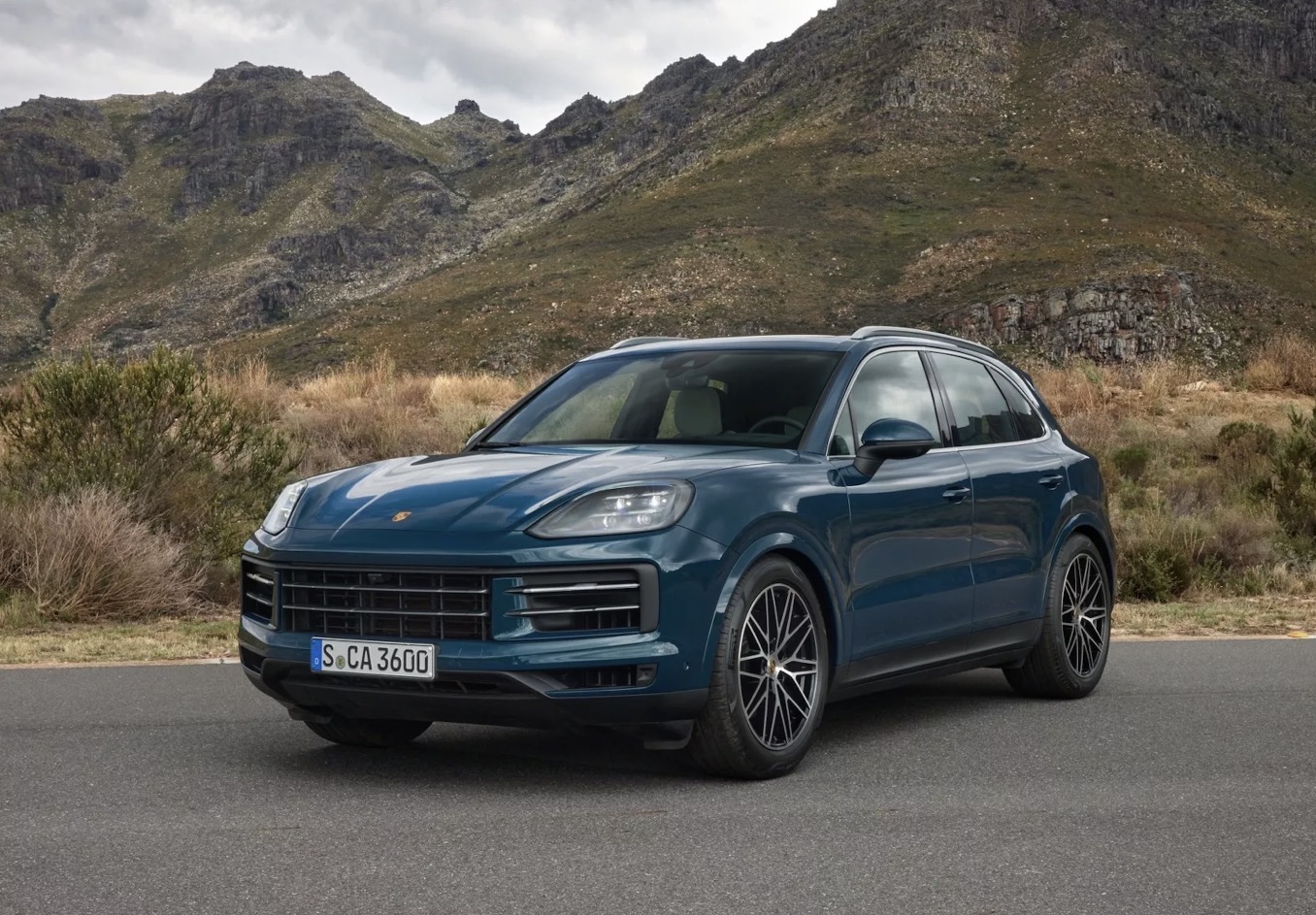 Frontale e fiancata nuova Porsche Cayenne 2023
