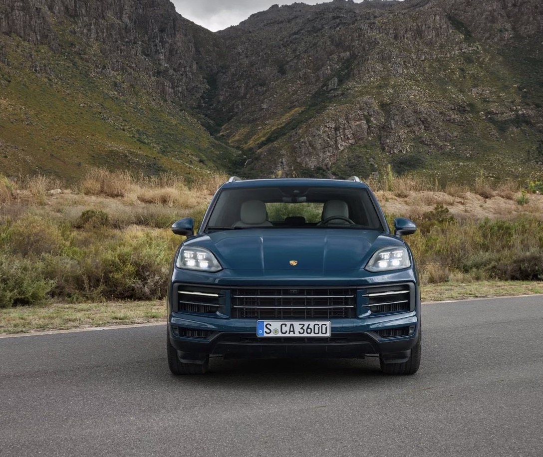 Immagine frontale nuova Porsche Cayenne 2023