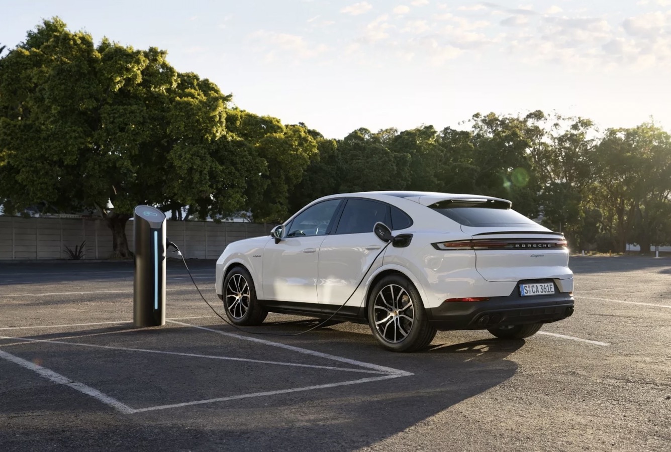 Nuova Cayenne E Hybrid 2023