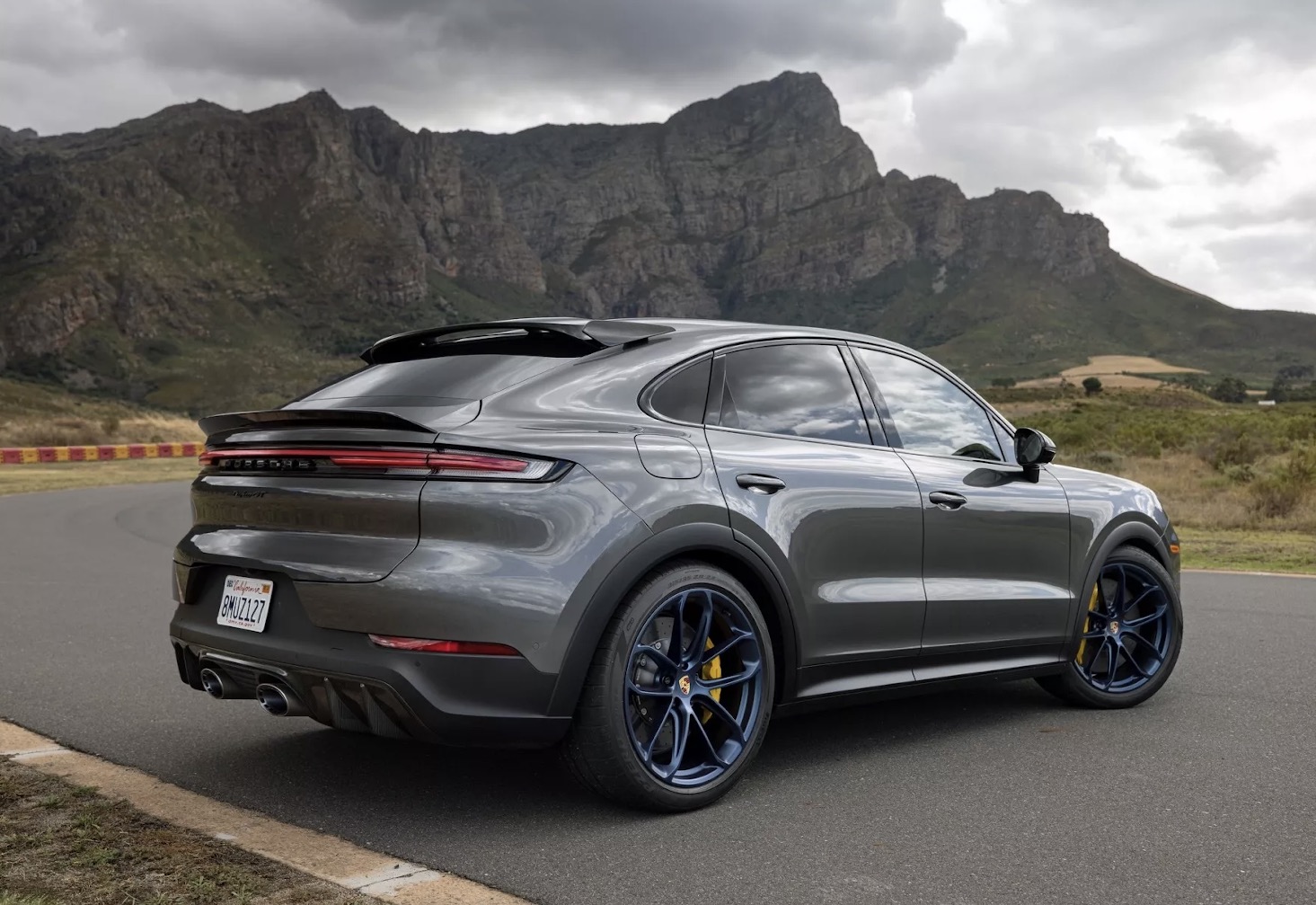 Nuovi colori carrozzeria Porsche Cayenne 2023 restyling