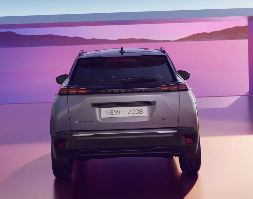 Posteriore nuova Peugeot E 2008 restyling