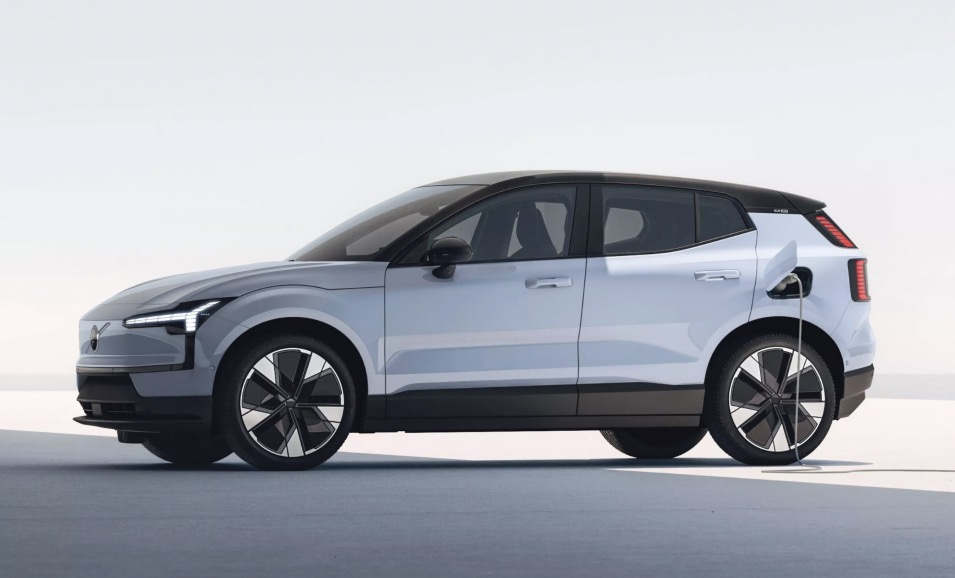 Fiancata nuovo Volvo EX30 1