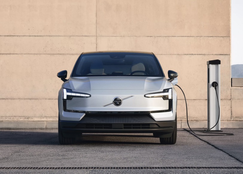 Frontale nuovo suv elettrico Volvo EX30