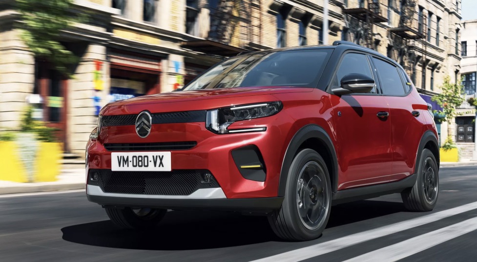 Dettagli frontale nuova Citroen C3 elettrica 2024