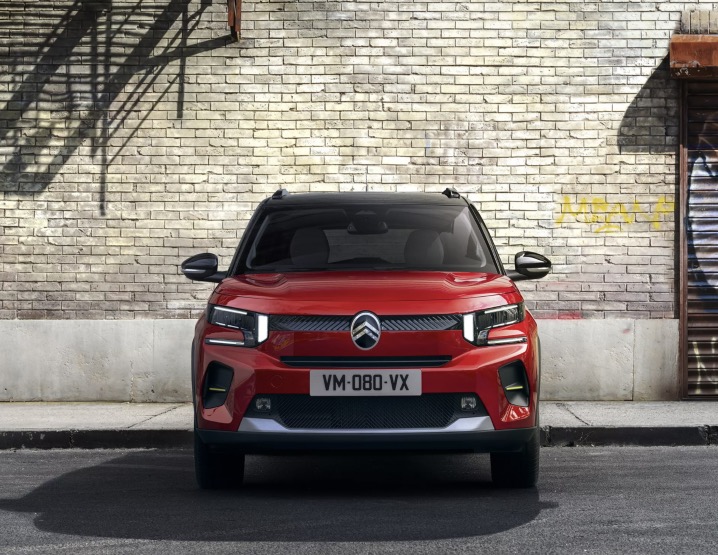 Immagine frontale nuova Citroen elettrica e C3