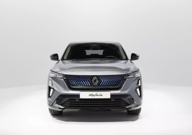 Foto frontale nuovo Renault Rafale 2024 Foto frontale nuovo Renault Rafale 2024